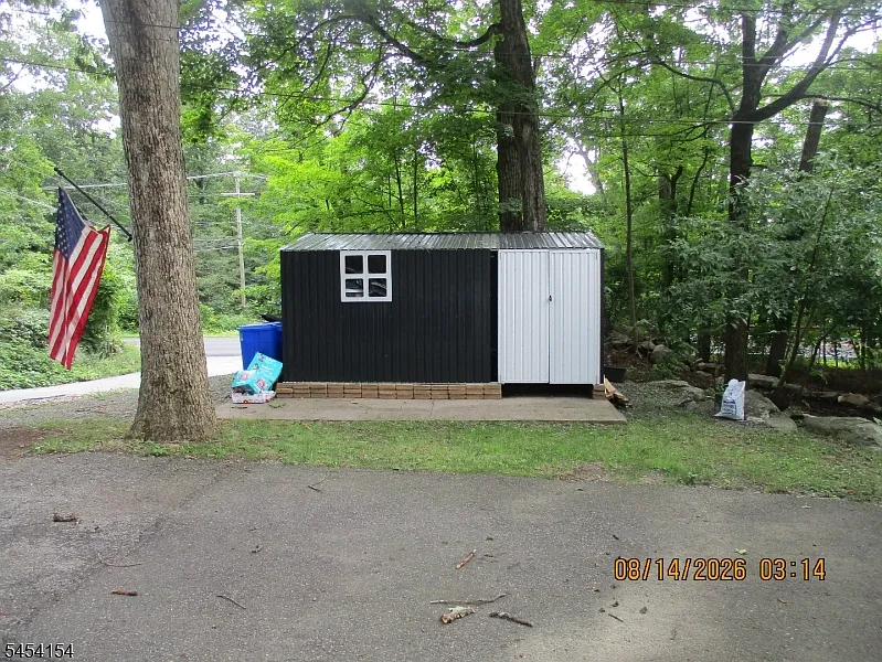 3 bed, 1.0 bath, $3,000 — Photo 3