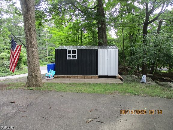 3rd image of 4 Mohawk Trl