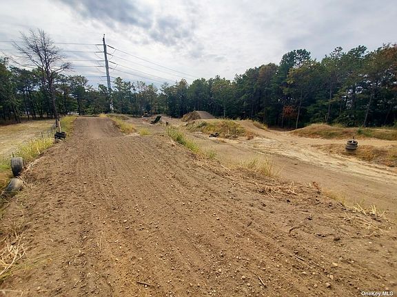 2nd image of Horseblock Rd