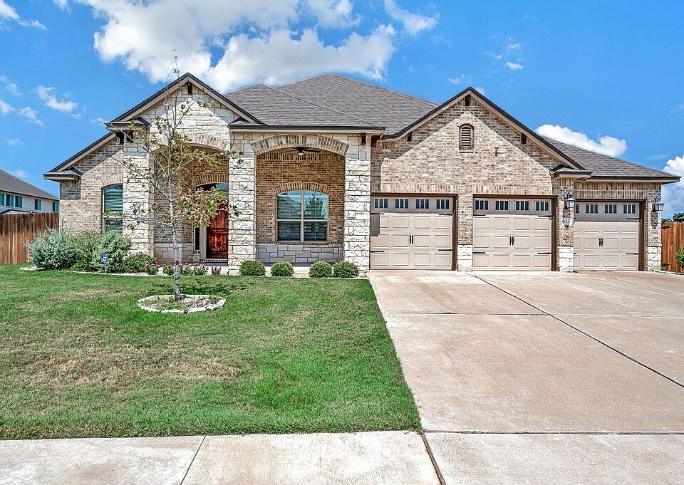 1st image of 613 Salisbury Dr