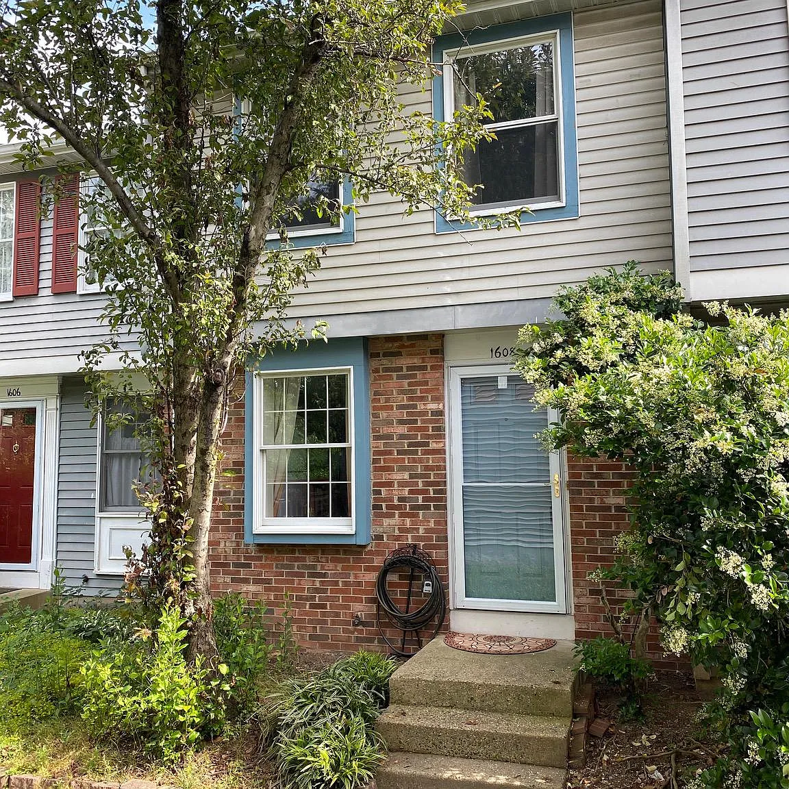 3 bed, 1330 sqft, $2,700 — Photo 1