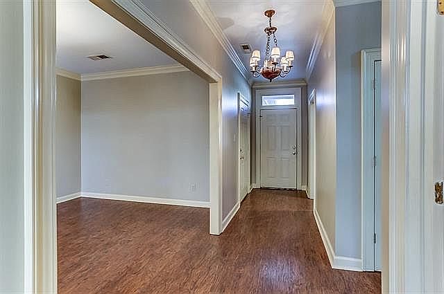 1st image of 116 College Hill Vlg