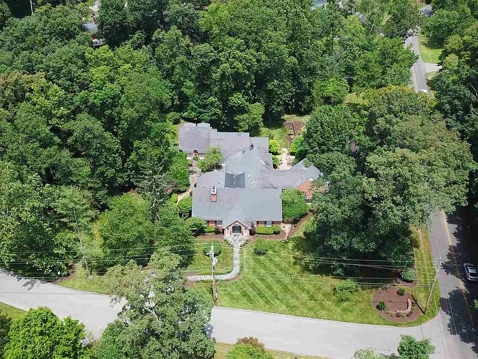 1st image of 99 Stoneybrook Dr