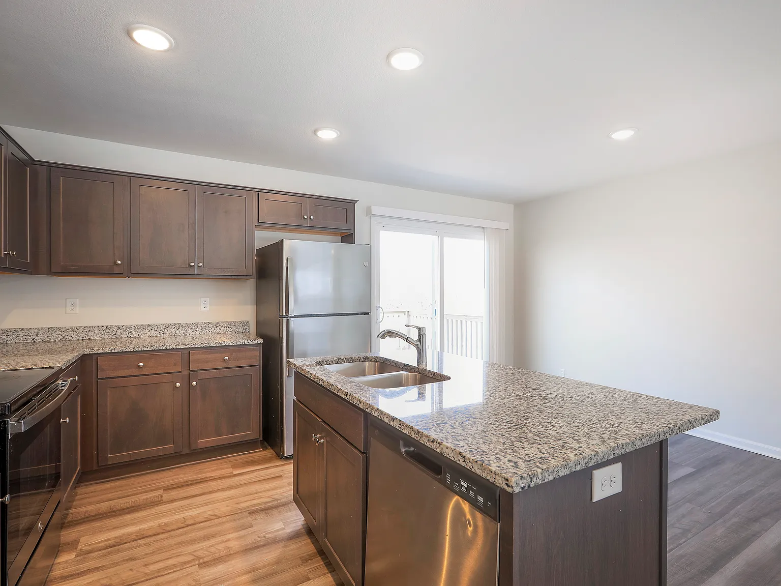 4 bed, 1820 sqft, $2,500 — Photo 4
