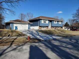 680 James Wittchen Dr, Schererville, IN 46375