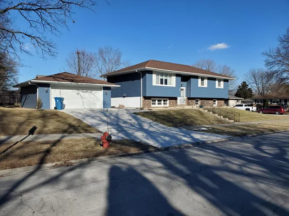 680 James Wittchen Dr, Schererville, IN 46375