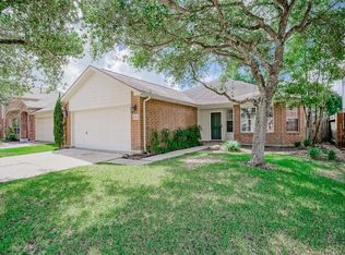 2884 Lost Cove Ct, Dickinson, TX 77539