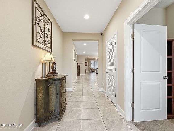 4th image of 685 CHARTER OAKS Boulevard