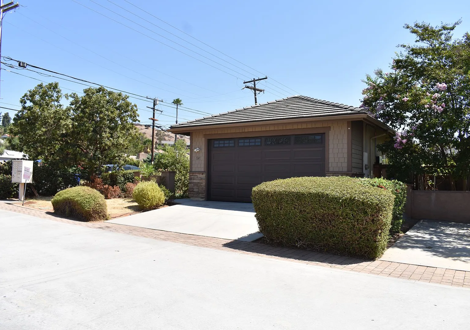 3 bd 2 ba, House With Lots of Space in El Cajon — Photo 2