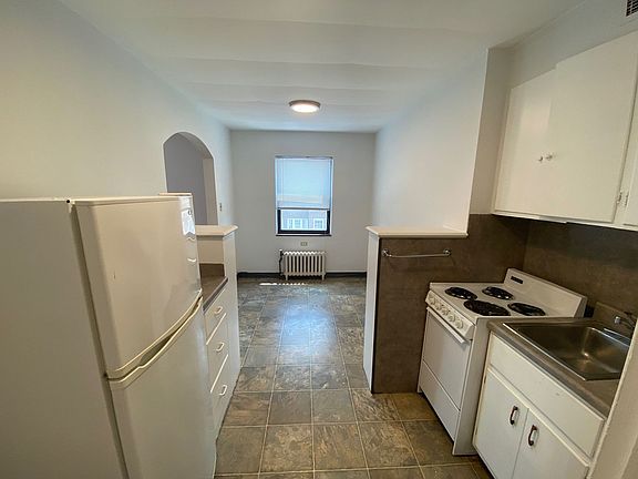 4th image of 2330-2334 N High St #2332-11