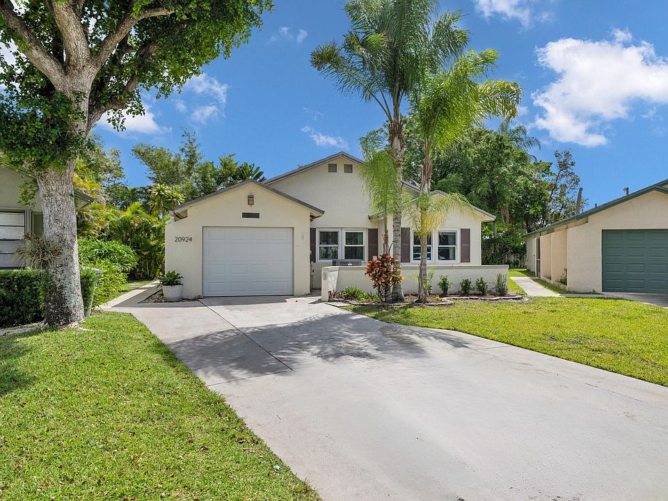 1st image of 20924 N Springs Terrace