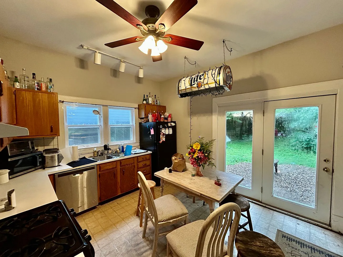 4 Bedroom Available for Pre Lease! — Photo 4