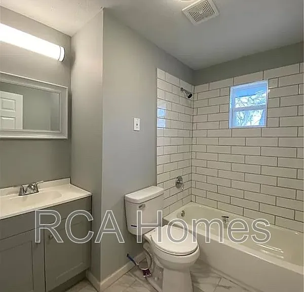 834 W 26th St #834 — Photo 5