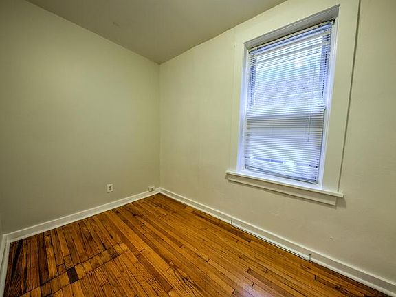 5th image of 3954 Parker Ave