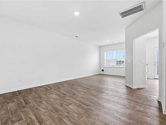 3rd image of 2005 Frost Dr