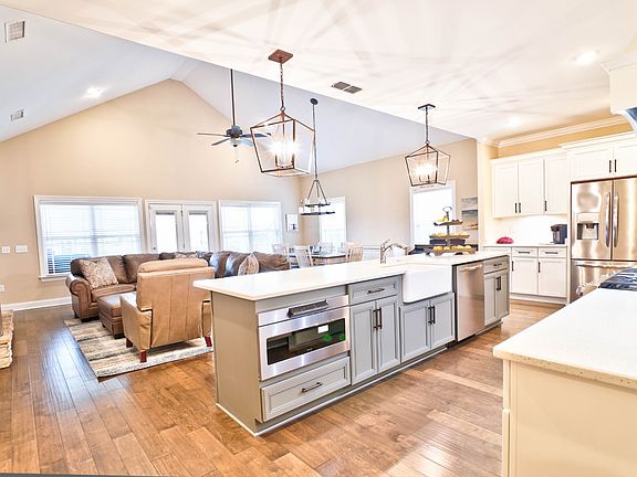 5th image of 4031 Edmond Dr