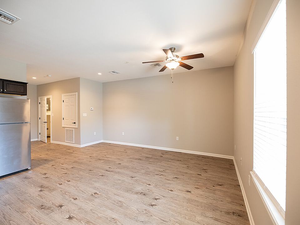 201-W-LAGRANGE-RUE-CADEAU-1-1-living_10242023