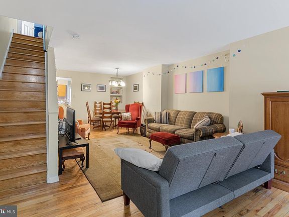 3rd image of 2221 Catharine St