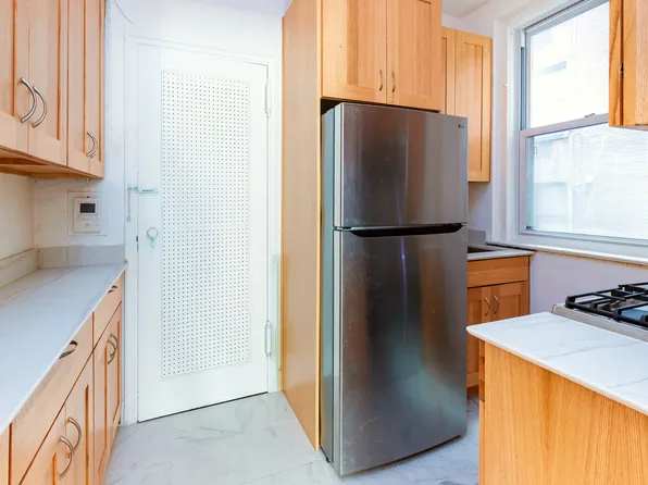 27 West 55th Street image 2 of 6