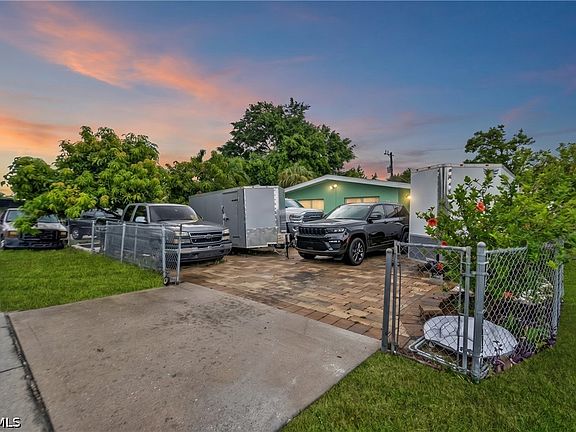 2nd image of 1847 Maple Dr