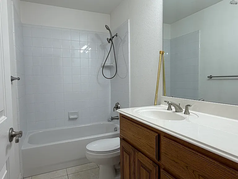 4 Warwick Ct — Photo 21