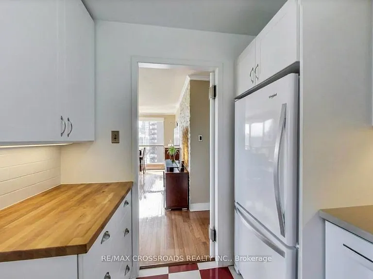 298 Jarvis St #706 — Photo 8