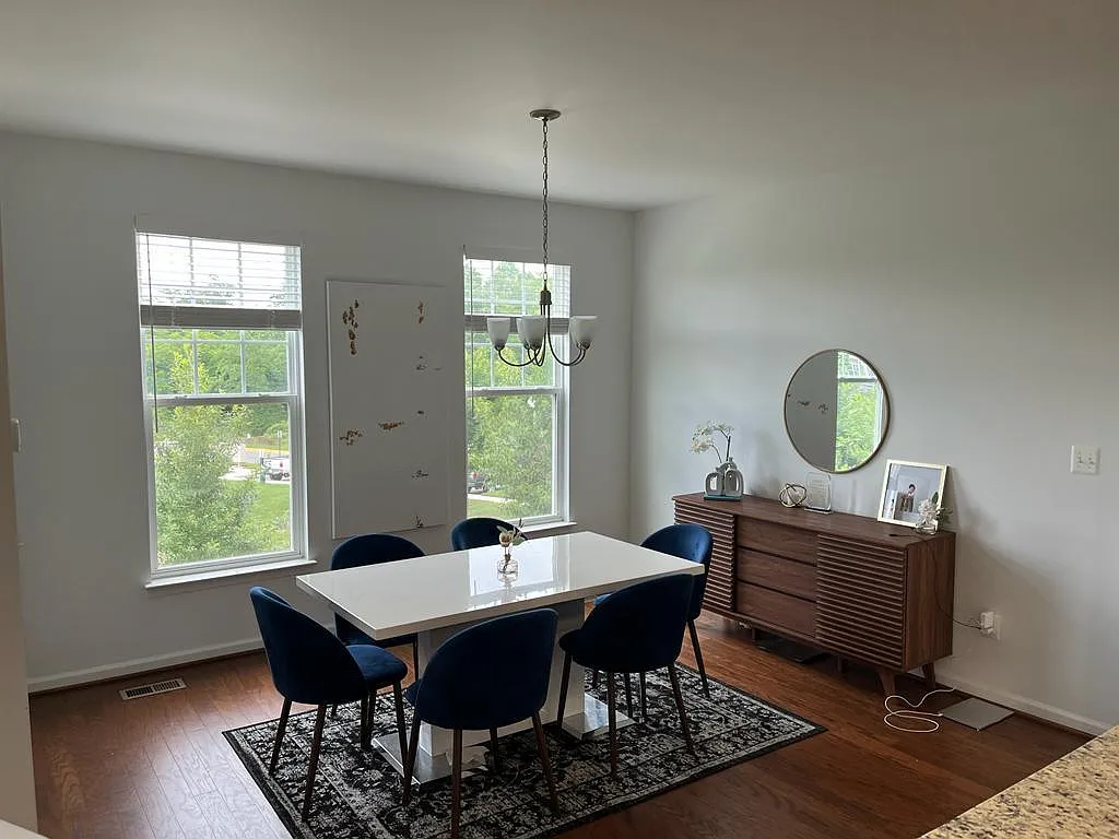 3 bed, 3.5 bath, 2039 sqft, $2,900 — Photo 3
