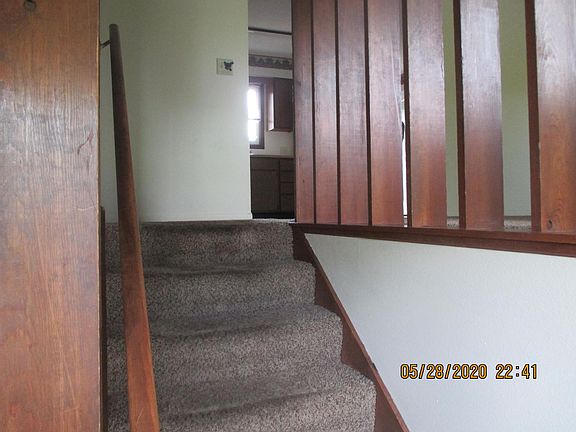 4th image of 512 19th Ave W #1
