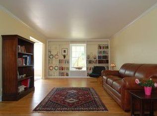 290 Lee Rd, Northbrook, IL 60062