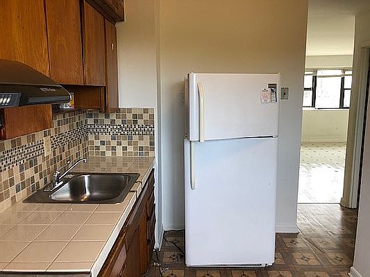 4th image of 58-17 86th St #1B