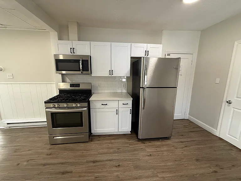 92 S Common St #4 — Photo 1