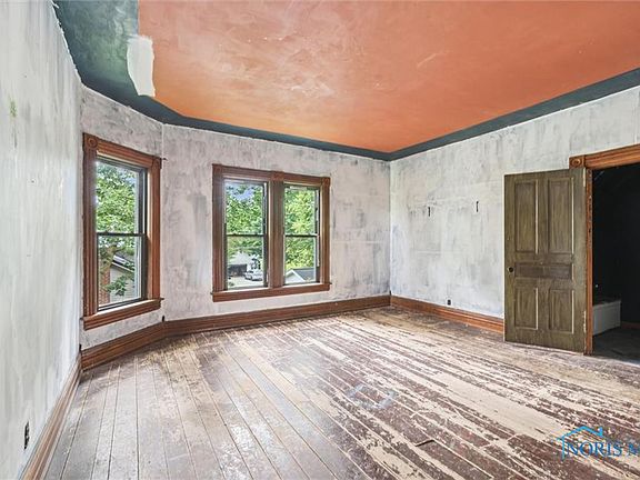 4th image of 208 W North Ave