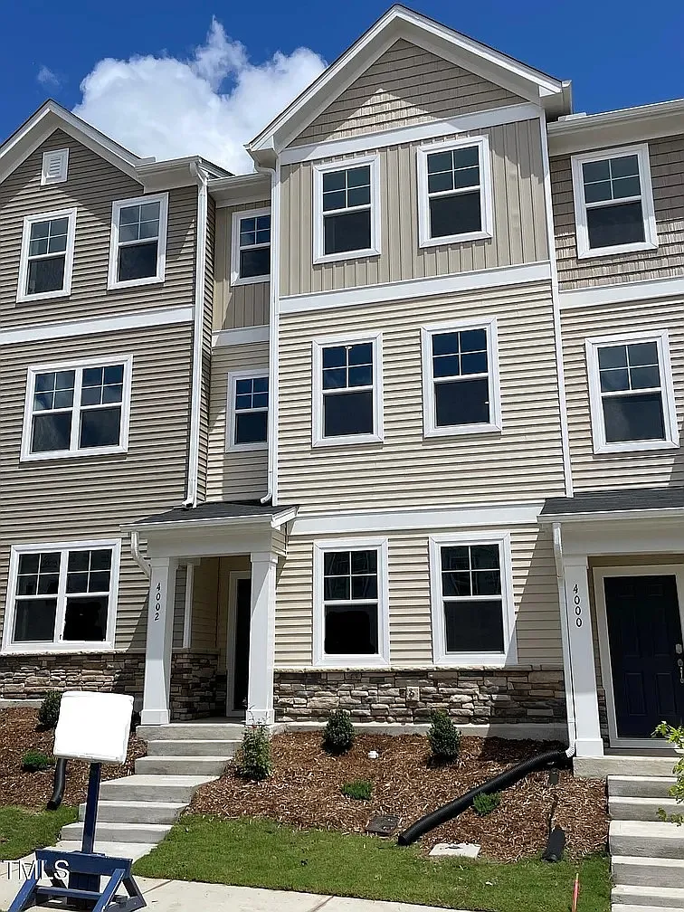 3 bed, 3.5 bath, 1682 sqft, $2,400 — Photo 3