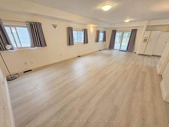 4th image of 261 Parkway Ave
