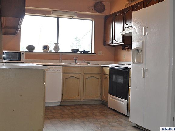 3rd image of 4121 Half Moon Cir