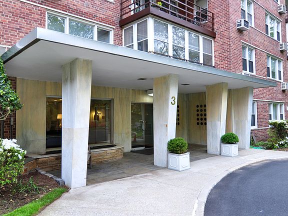 2nd image of 3 Washington Sq APT F