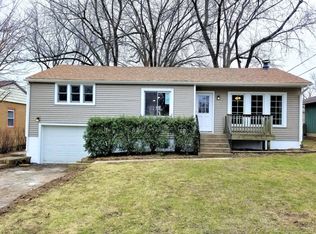 104 Hunters Path, Lake In The Hills, IL 60156