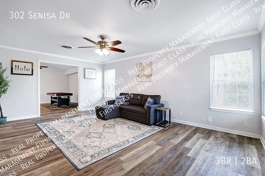 Recently renovated home on large corner lot! — Photo 4