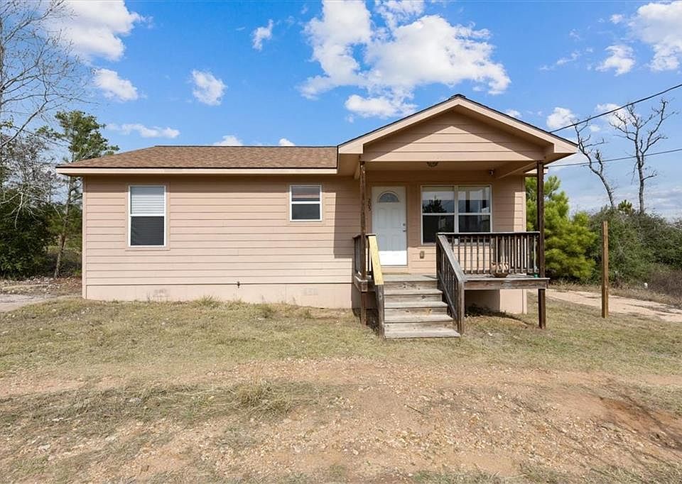 1st image of 205 Lost Pines Dr