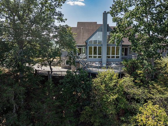 3rd image of 162 Riverbend Dr