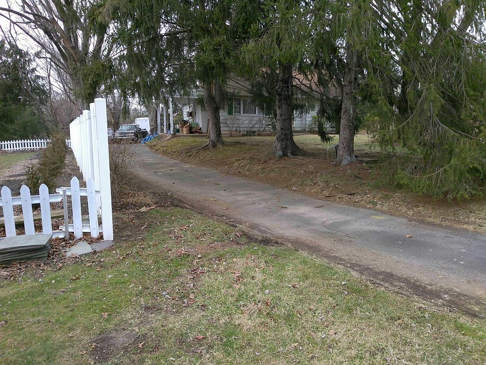 2nd image of 493 Rick Rd