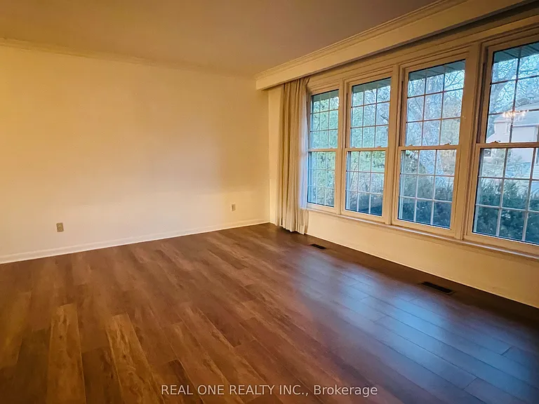 6 Fairhill Cres — Photo 3