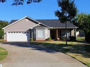 104 Sprouse Ln, Fountain Inn, SC 29644