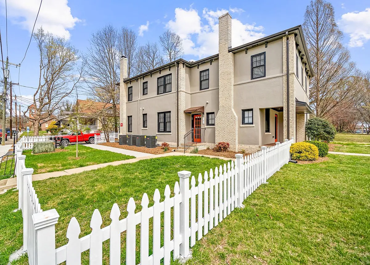 street view - 511 W Davis St #201