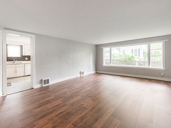 4th image of 521 E Garden St
