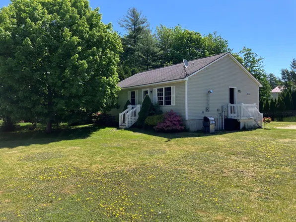19 Crabtree Drive, Topsham, ME 04086