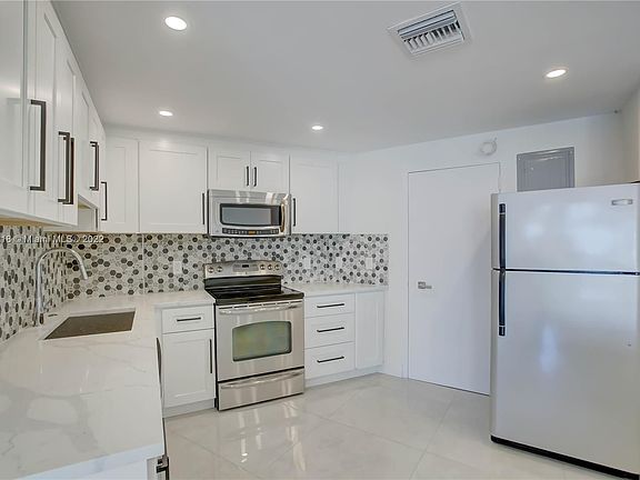 3rd image of 3700 Galt Ocean Dr APT 902