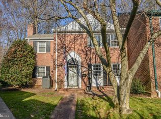 9752 Cardinal Rd, Fairfax, VA 22030