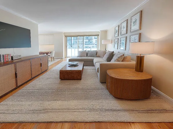 300 E 40th St APT 21R, New York, NY 10016