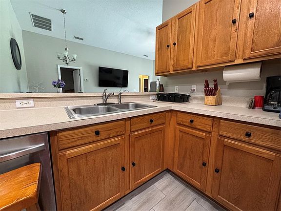 3rd image of 1126 Sandy Ridge Dr